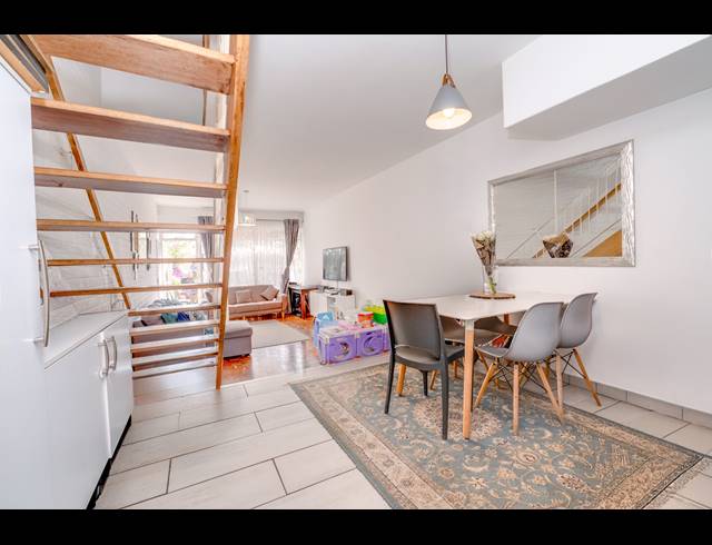 2 BEDROOM APARTMENT FOR SALE IN DARRENWOOD